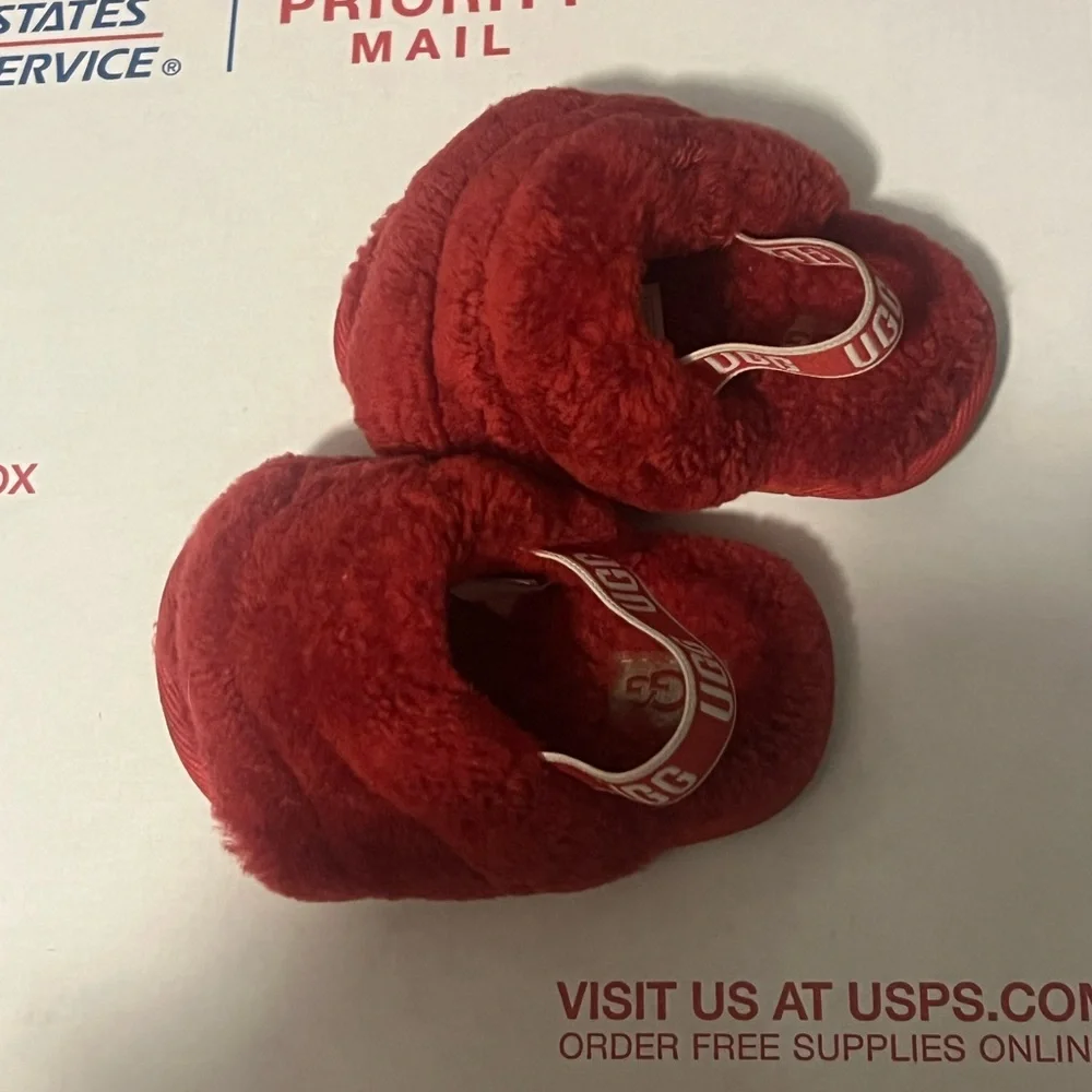 UGG Fluff Yeah Slide Sandals Baby Girl  Red Slippers Size 4/5 EUC